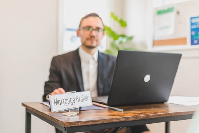 What Does a Mortgage Broker Do Exactly?